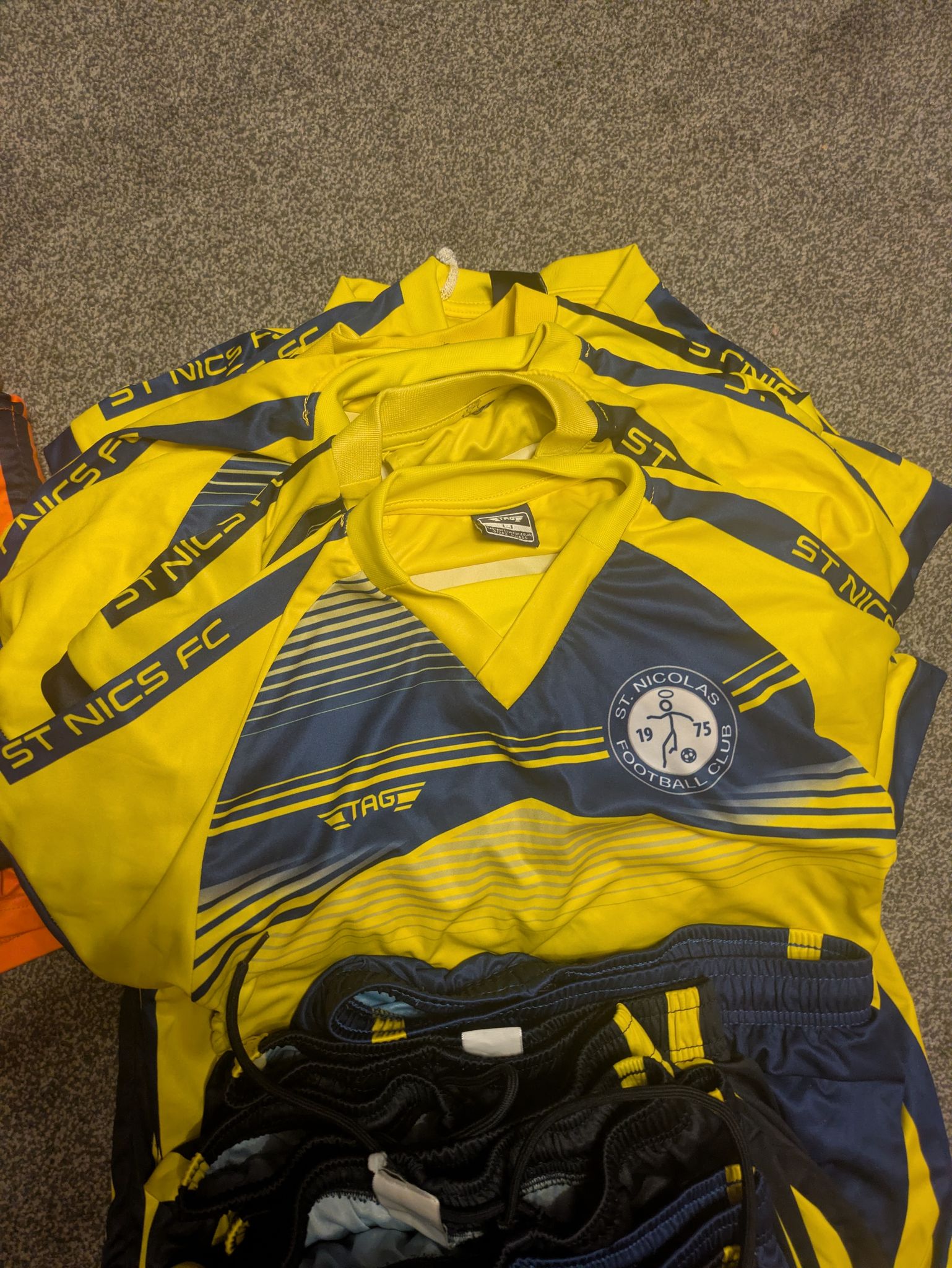 Youth Football Clothing - Size Mixed sizes - Match worn condition. 