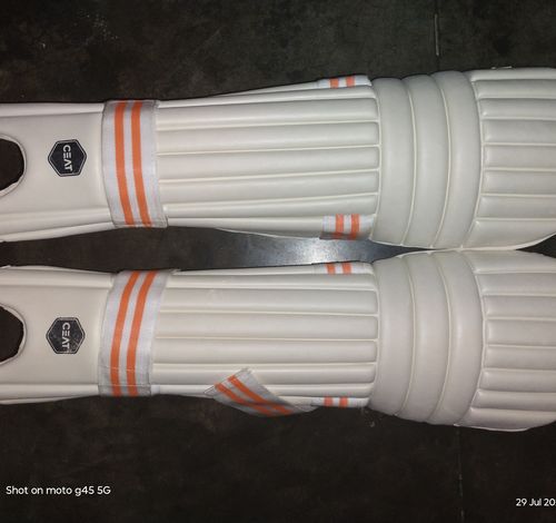 Adult Cricket Equipment - Size Full size - Excellent condition. 