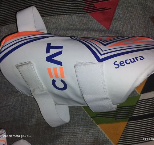 Adult Cricket Equipment - Size Full size - Excellent condition. 
