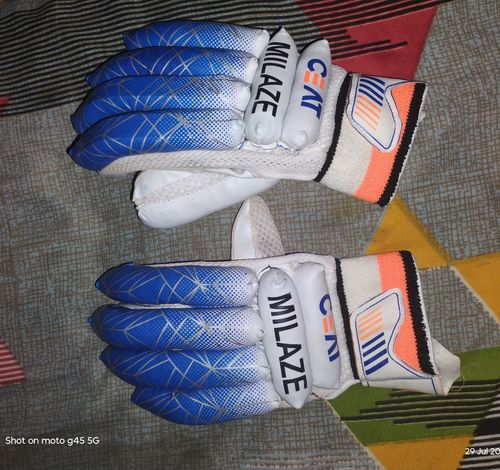 Adult Cricket Equipment - Size Full size - Excellent condition. 