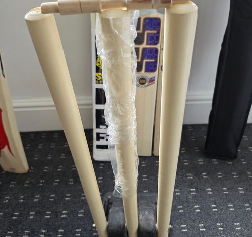 Unisex Cricket Equipment - Excellent condition. 