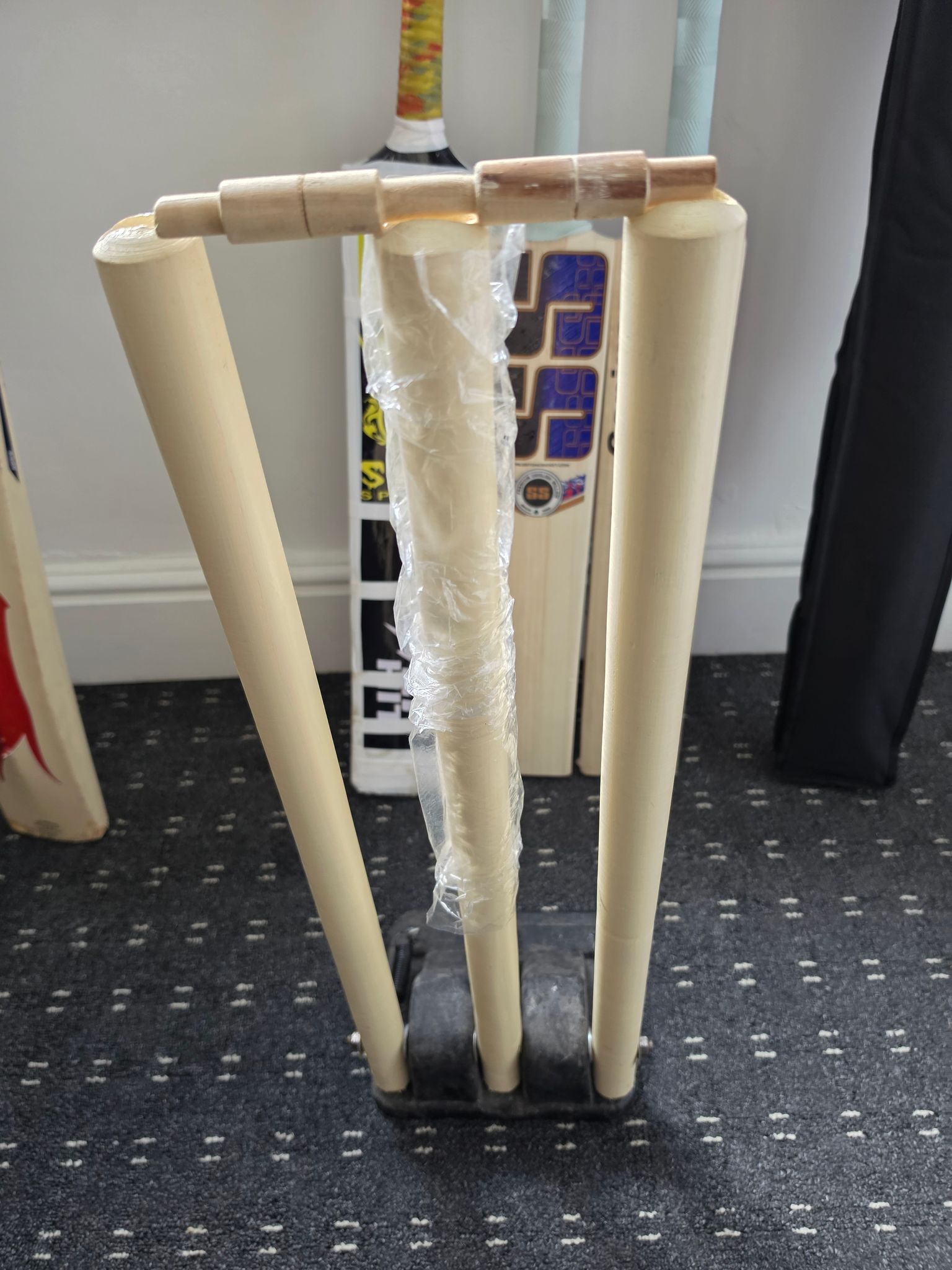 Unisex Cricket Equipment - Excellent condition. 