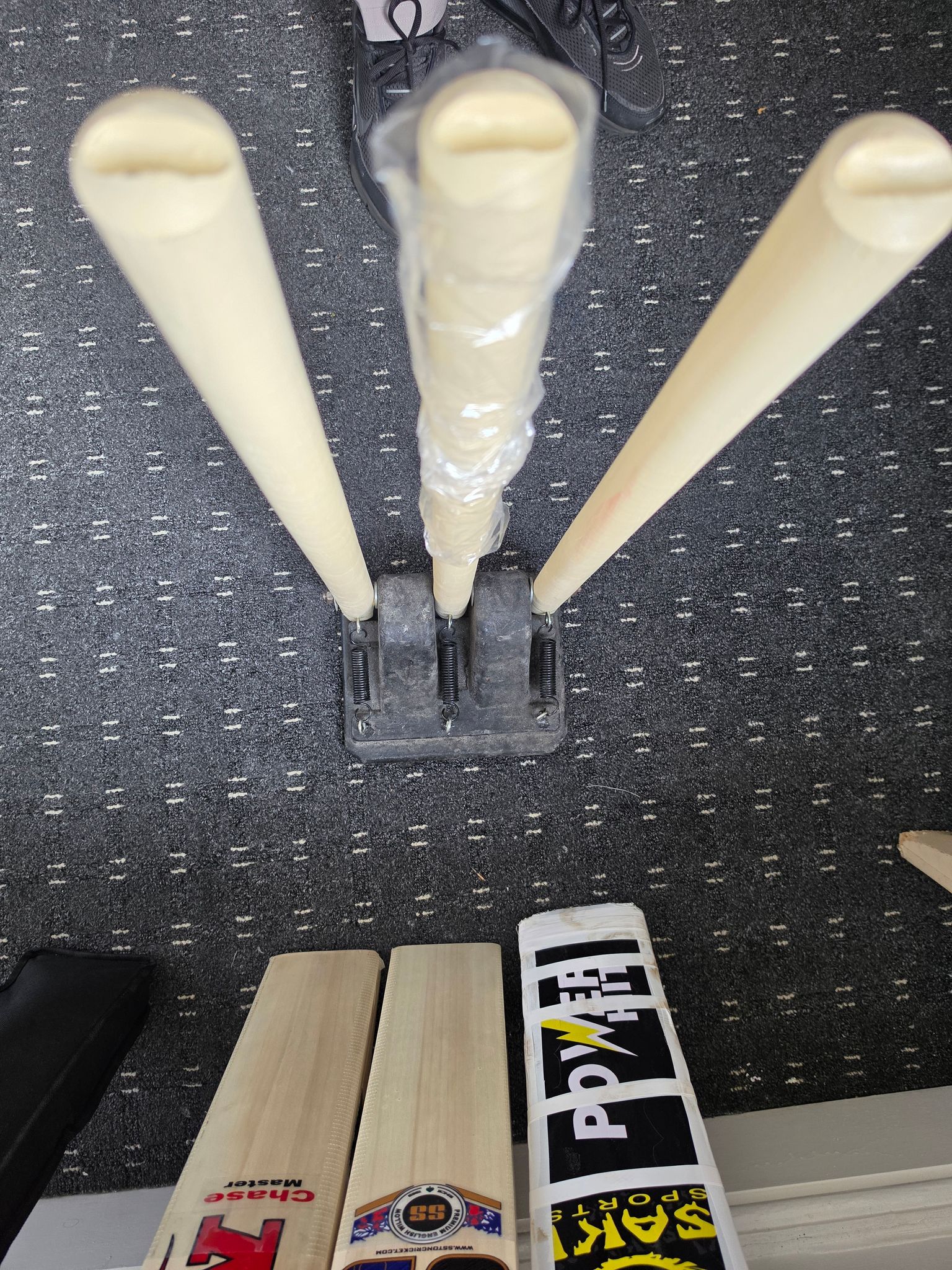 Unisex Cricket Equipment - Excellent condition. 