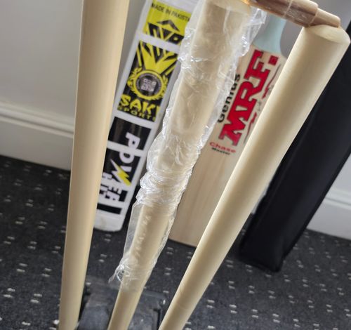 Unisex Cricket Equipment - Excellent condition. 