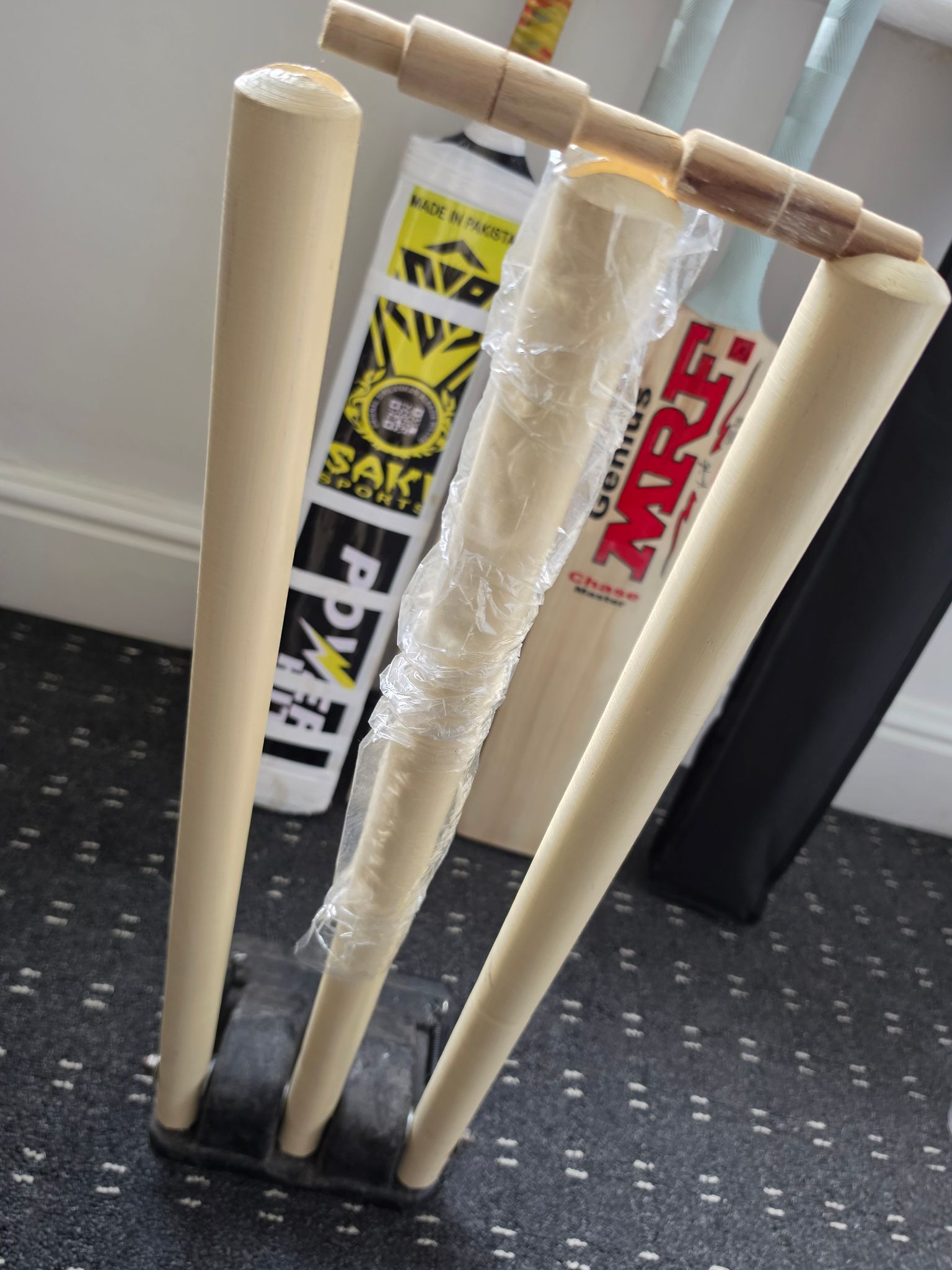 Unisex Cricket Equipment - Excellent condition. 