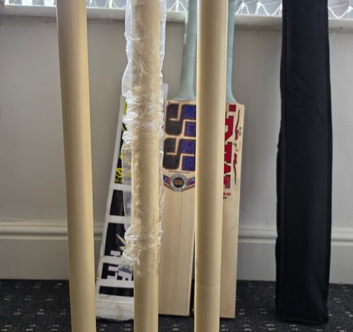 Unisex Cricket Equipment - Excellent condition. 