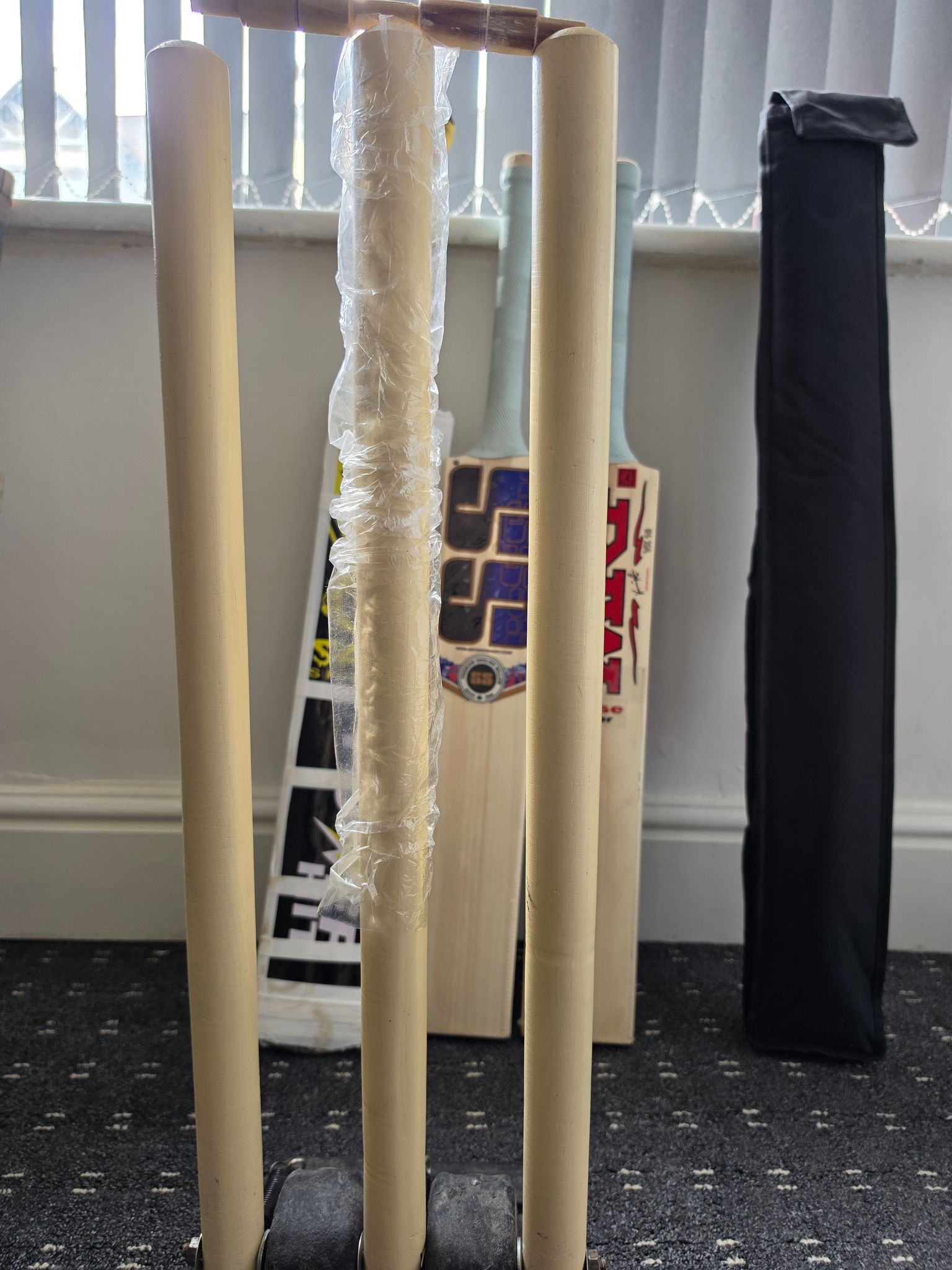 Unisex Cricket Equipment - Excellent condition. 