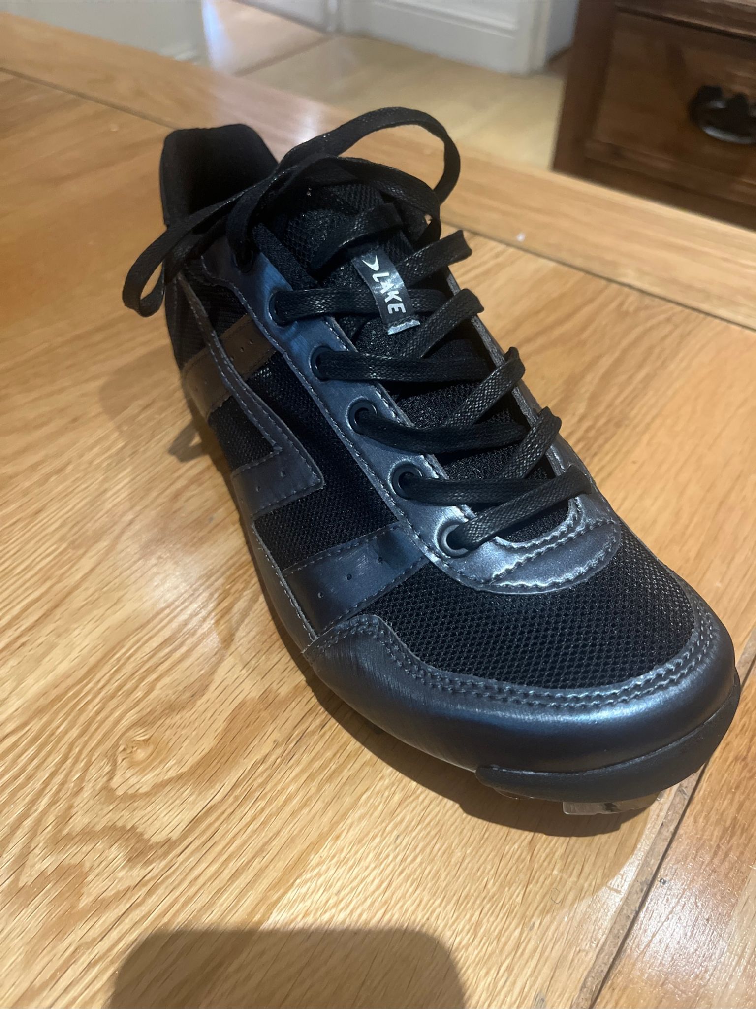 Men Cycling Footwear - Size 43 - New with Tags (NWT) condition. 