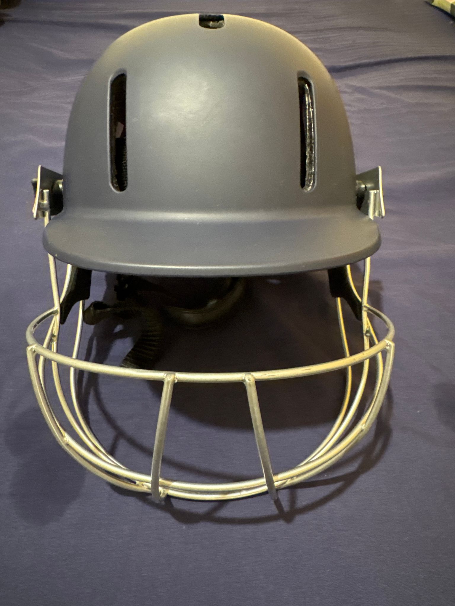 Adult Cricket Equipment - New without Tags (NWOT) condition. 