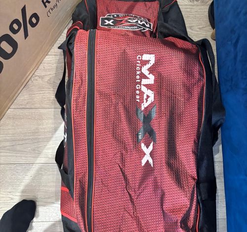 Adult Cricket Equipment - New without Tags (NWOT) condition.