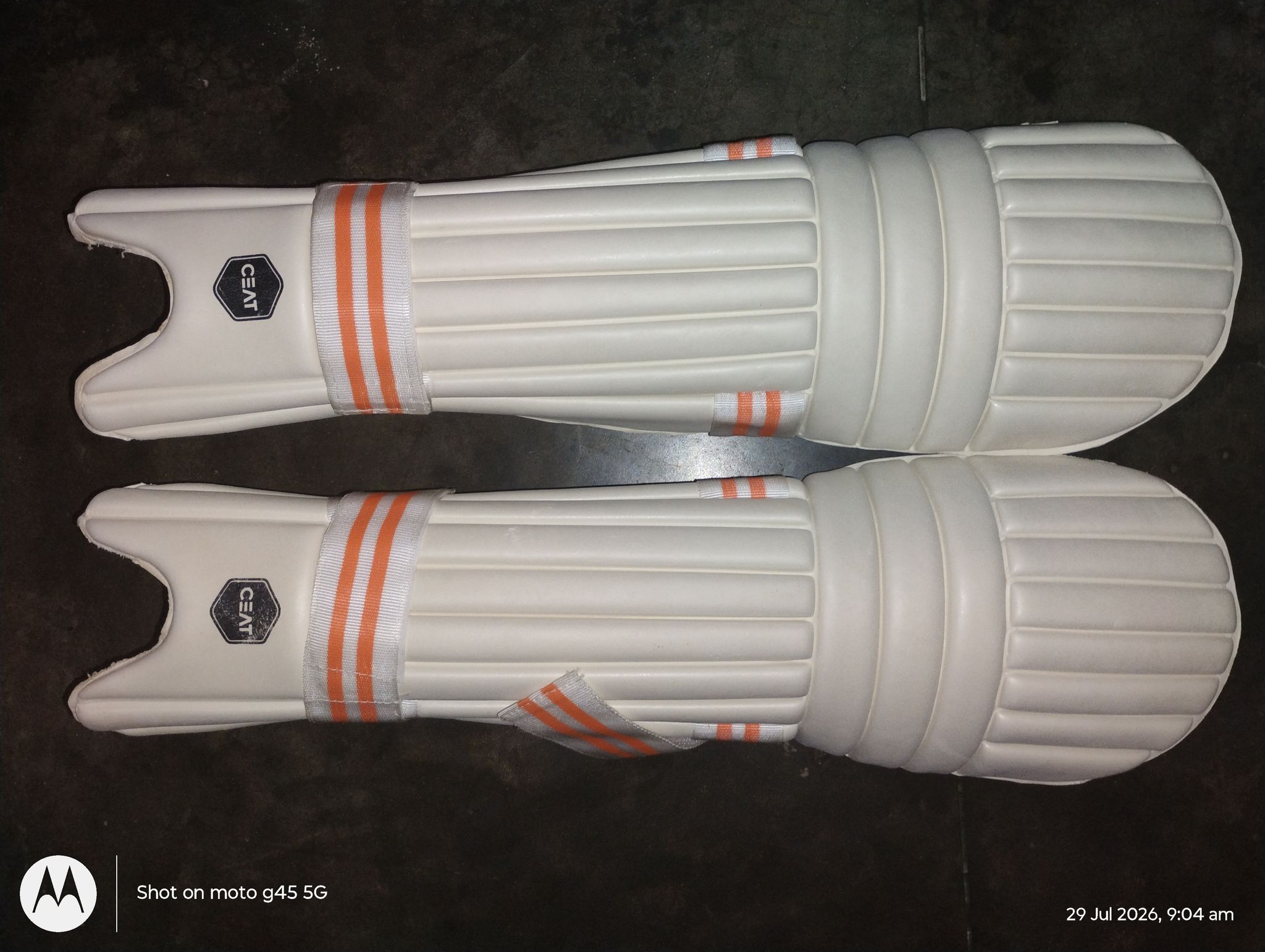 Adult Cricket Equipment - Size Full size - Excellent condition.