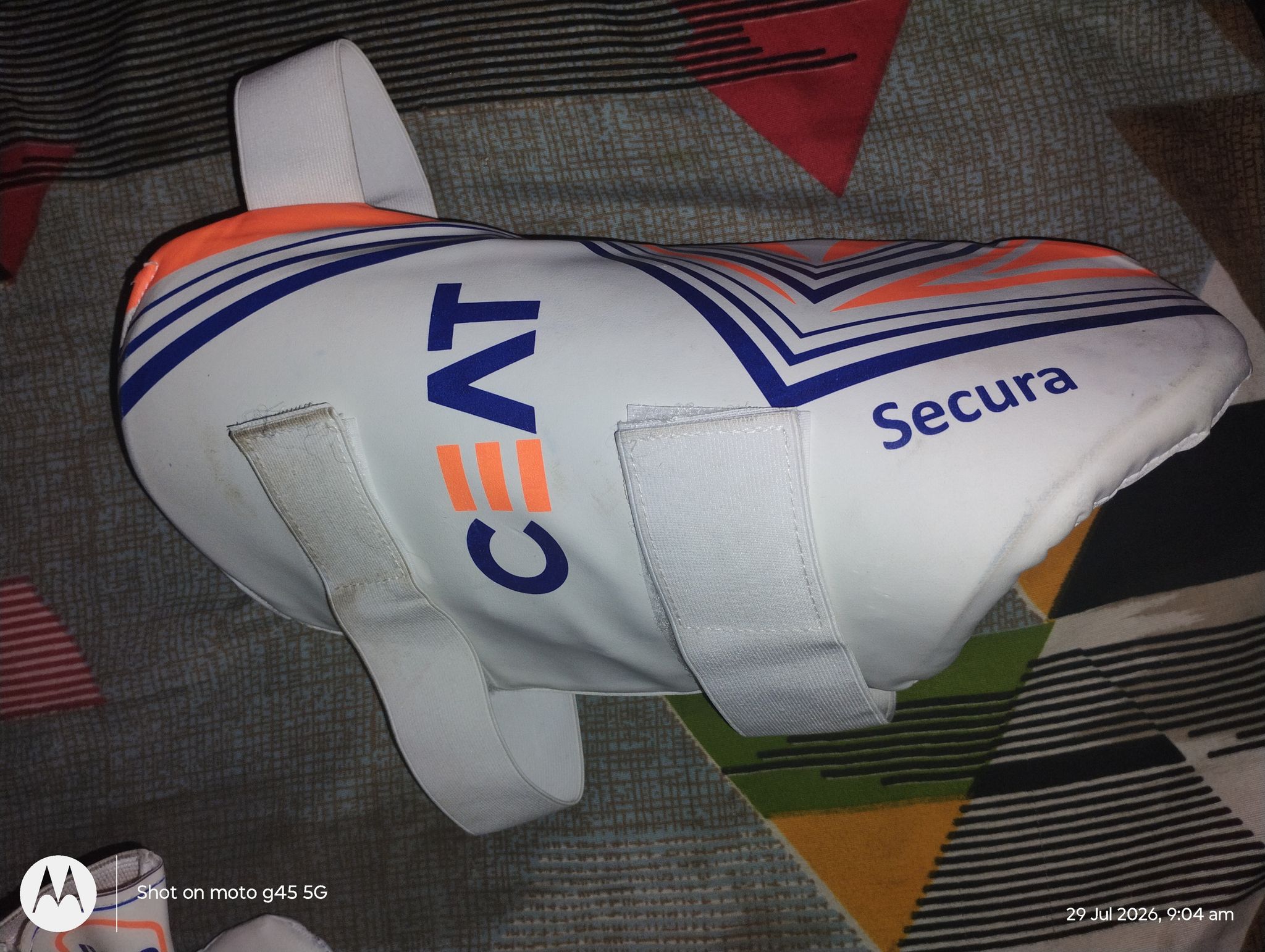 Adult Cricket Equipment - Size Full size - Excellent condition.