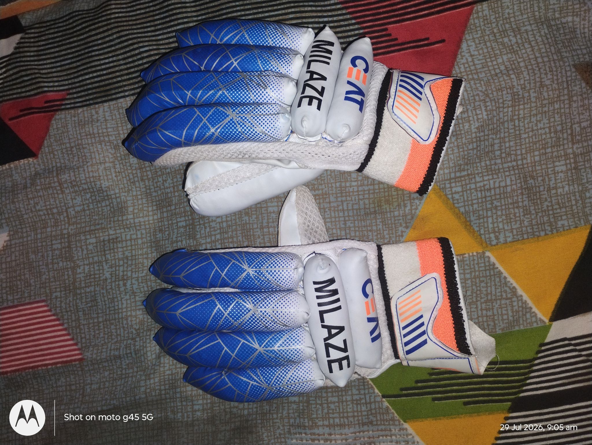 Adult Cricket Equipment - Size Full size - Excellent condition.